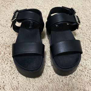Sedai platform sandals, size 6.5